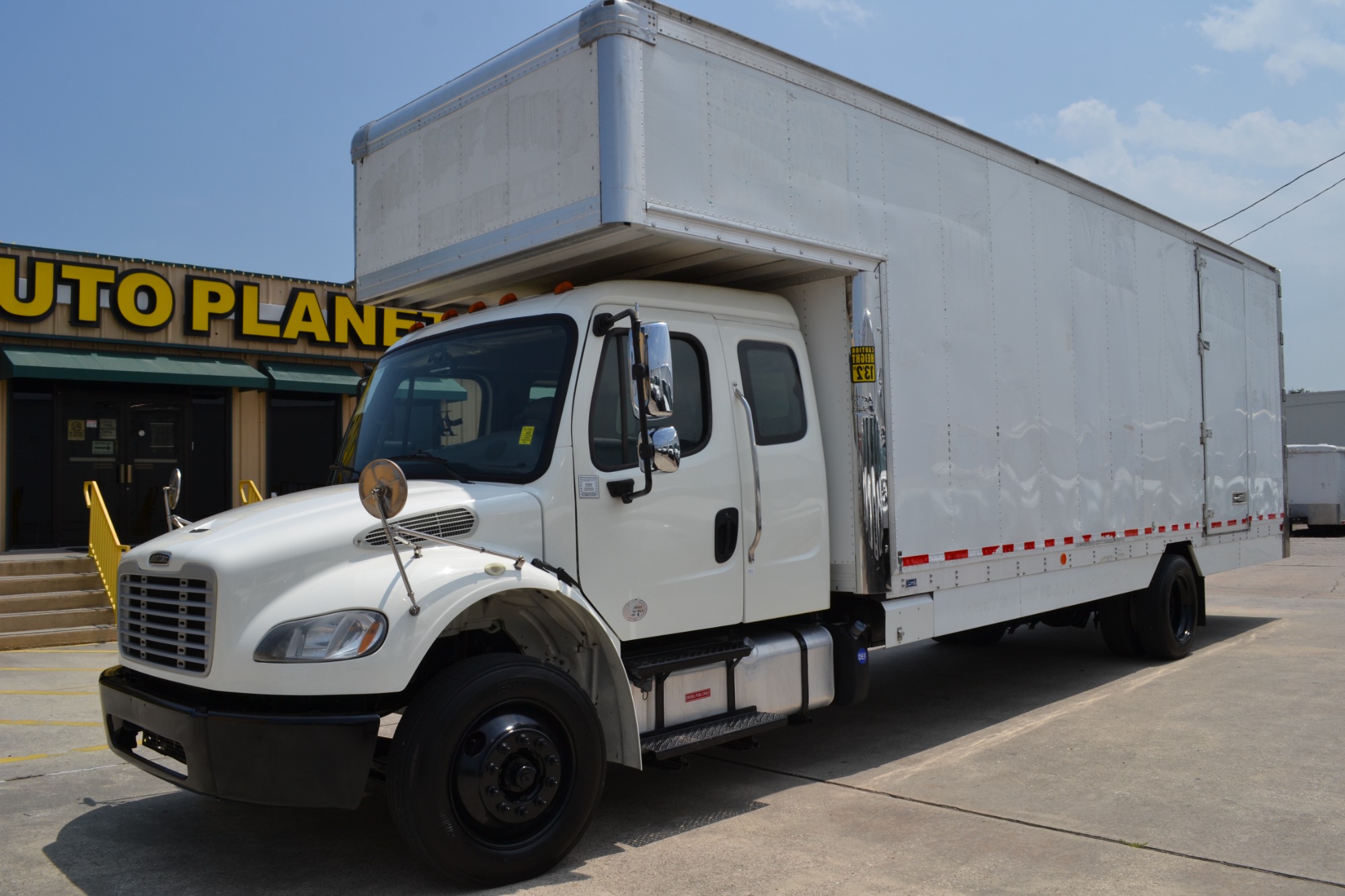 photo of 2016 FREIGHTLINER M2-106 26FT MOVING TRUCK 
